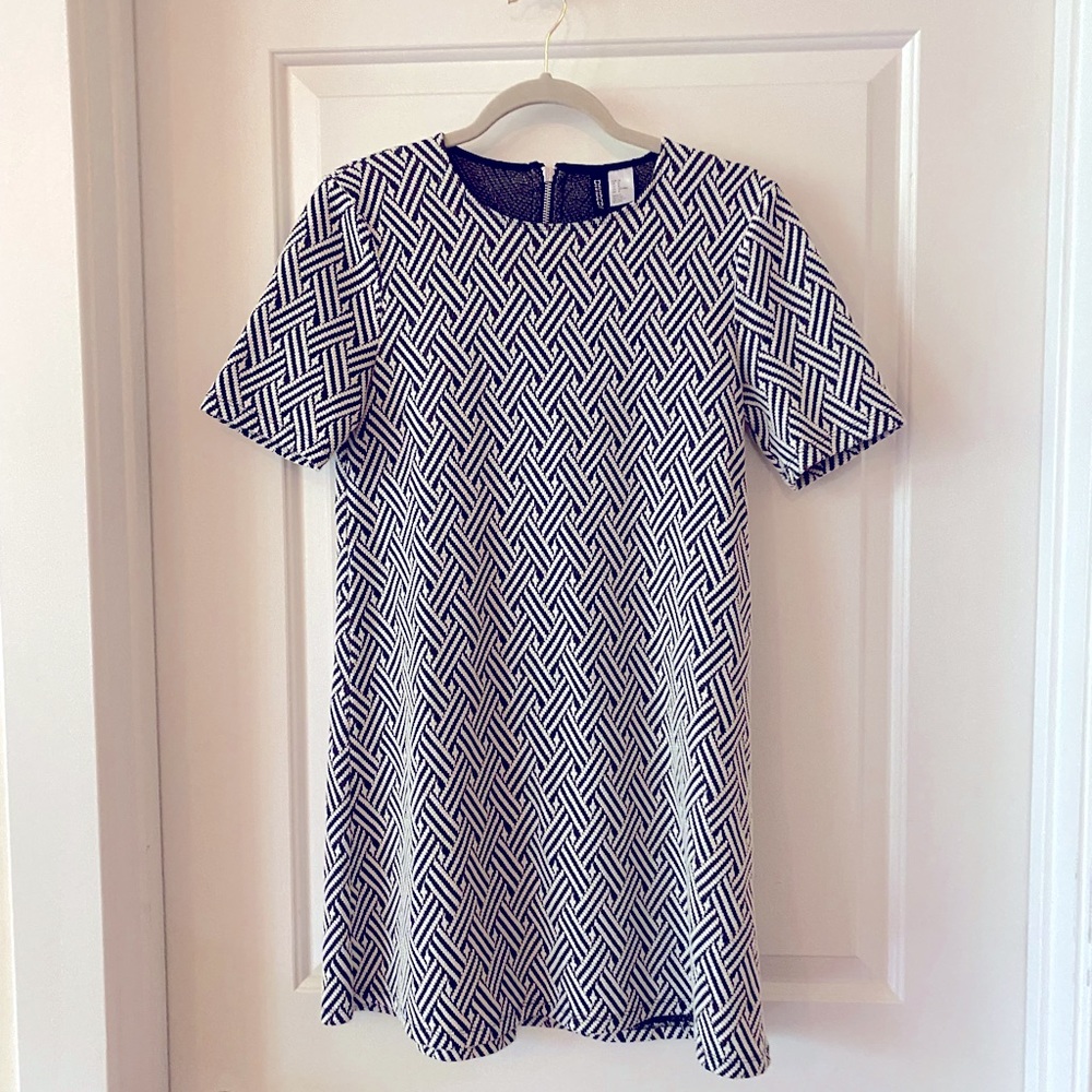 Short sleeve mini dress